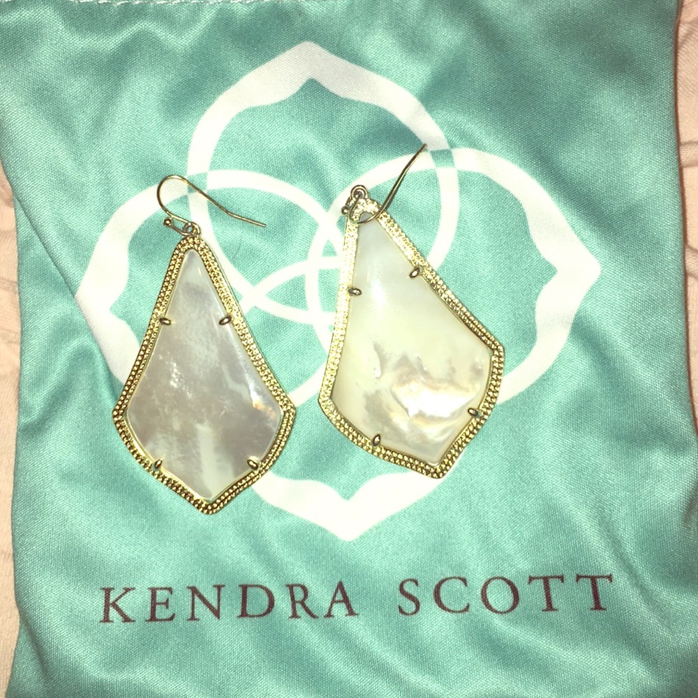 Kendra scott earring